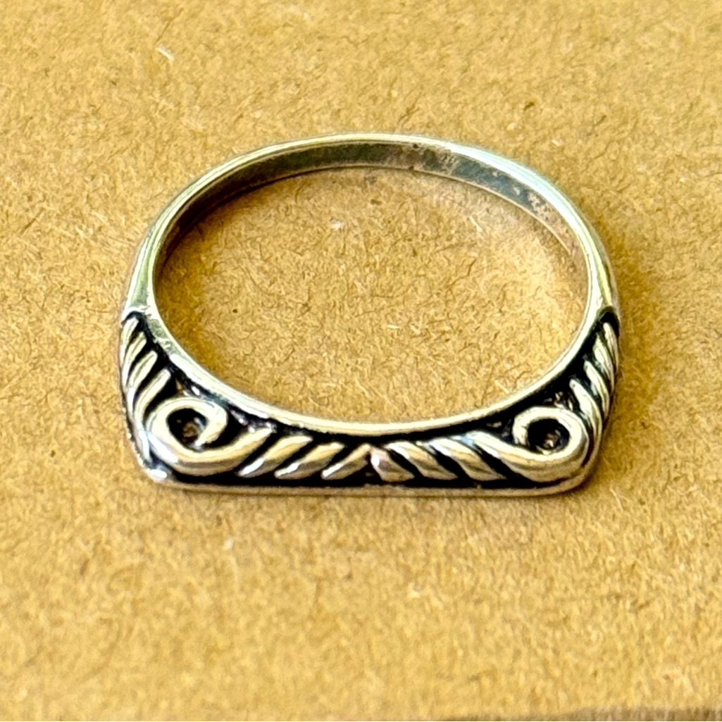 Size 7.5 Unique Silver Square Ring